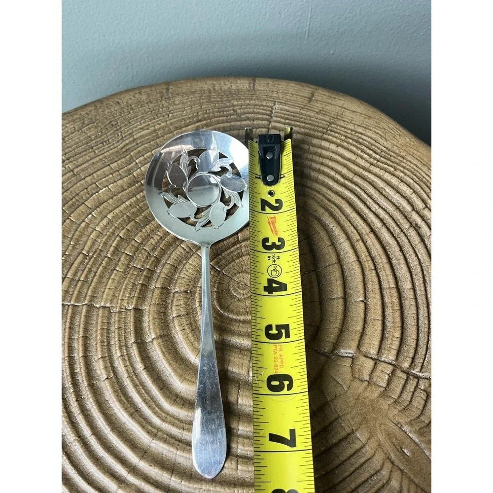 Vintage 1960 WM Rogers Tomato Server / Pattern Hutton (Silverplate)